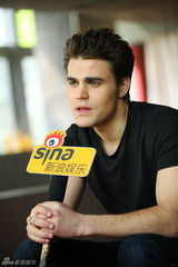 组图：新浪娱乐独家对话《吸血鬼》韦斯利