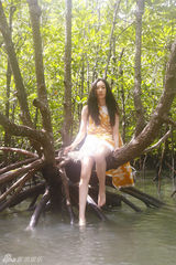 组图：童瑶森林系写真化身异域公主