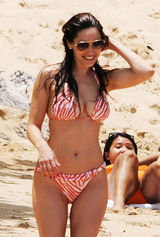 高清组图：凯莉-布鲁克秀条纹比基尼 湿身性感