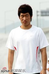 幻灯图集：Rain和曼联选手参加青少年慈善足球活动