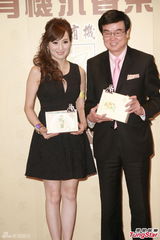 组图：黄百鸣代言不计酬金 贺岁片开始筹拍