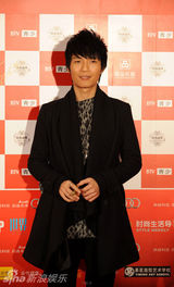 幻灯集：时尚盛典颁奖众星云集 不惧严寒斗礼服