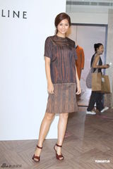 组图：王菲全黑套装亮相台北 十分钟快闪离场