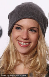 幻灯图：群星齐聚电影节之夜活动 布吉特举止出位