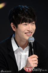 组图：韩团2AM暌违3年携新专辑回归举行发布会