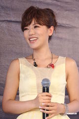 组图：丁当发片牵红线求姻缘 自曝曾被前男友劈腿