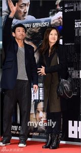 组图：全智贤新片《柏林》首映 李秉宪SJ等力挺