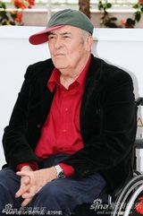 高清组图：戛纳终身成就奖得主贝托鲁奇坐轮椅亮相