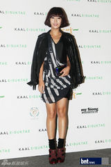 组图：崔允英等靓装出席首尔时装周