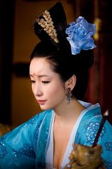 组图：《武则天秘史》热拍 秦海璐低胸造型美艳