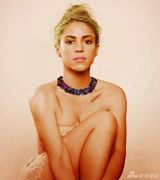 组图：天后夏奇拉复古杂志大片 浴缸内秀美腿