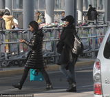 组图：刘诗诗全副武装低调出行 口罩遮面无人识