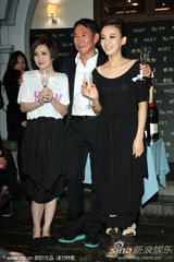 组图：金马奖闭幕庆功酒会获奖者开心亮相