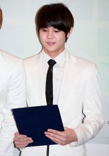 高清组图：Beast任音乐庆典大使 帅气如白马王子