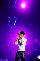 高清图：方大同北京个唱一票难求 翻唱致敬王菲