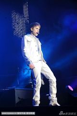 组图：贾斯汀-比伯曼城开唱 自摸胯下“不淡定”