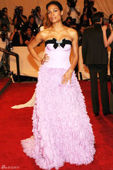 高清组图：纽约大都会庆典 罗莎里奥-唐森低胸性感