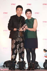 组图：徐子珊真空上阵出席时尚杂志庆典