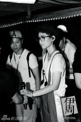 组图：周笔畅登杂志封面 笑容带来正能量