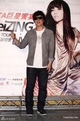 组图：S.H.E合体撑场张惠妹台北个唱