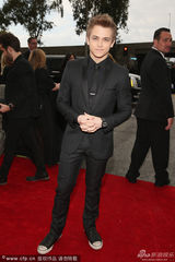 组图：乡村乐小正太亨特-海耶斯亮相红毯