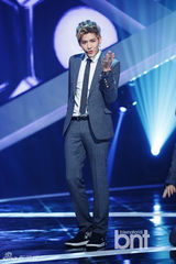 组图：EXO打榜夺冠 前WG宣美复出光脚秀长腿