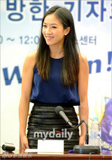 组图：金妍儿关颖珊出席2013平昌残奥会发布会