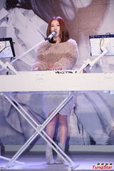 组图：新人白安发片嗓音独特