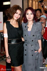 组图：《抱抱俏佳人》香港首映 杨千嬅林峰等出席