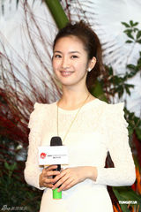 组图：林依晨化身娇俏花仙子 白衣出镜温婉可人