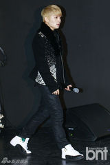 组图：韩团TeenTop以首尔为起点展开世界巡演