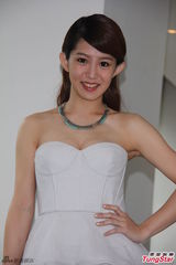 组图：郭书瑶白裙秀E奶 盼男友成超级英雄