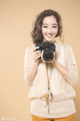 组图：蒋梦婕俏皮登封面 笑容清新变时尚旅行家