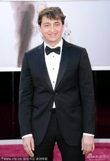 组图：85届奥斯卡红毯-导演贝赫-泽特林儒雅