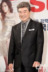 组图：韩国打造《舞林大道》 金圭丽裸背霏优雅