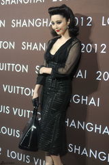 组图：范冰冰巩俐吴奇隆等出席上海时装秀