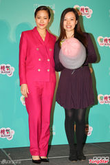 组图：辣妈林嘉欣强调已封肚 欲带女儿慈善探访