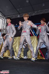 组图：JPM冒雨签唱 团员现场互曝粉丝欢乐