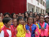 幻灯：沙宝亮姚贝娜为藏族山区孩子献上祝福