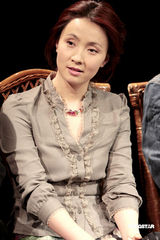 幻灯图：《人山人海》开机 小陶虹复出携手陈建斌