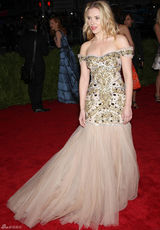 高清组图：斯嘉丽-约翰逊抹胸礼服亮相秀丰胸