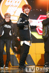 组图：昭宥郑基高MCD夺冠 宣美回归再跳光脚舞