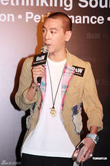 幻灯图：麦浚龙女友无心做幕前 拍新片被勒令增肥