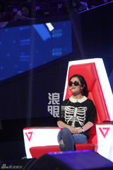 组图：快乐男声上演踢馆赛 四大导师再聚首