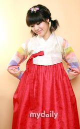 组图：组合Rainbow穿韩服拍写真 为粉丝送中秋祝福