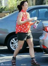 组图：布兰妮衣着邋遢没品位 满脸黑斑皮肤松弛