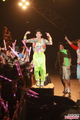 组图：周杰伦香港演唱会落幕 陈奕迅台上力挺