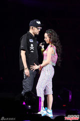 组图：人妻关颖后体位骚夹热狗 嘟嘴激吻