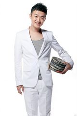 组图：包贝尔雅痞装写真  跳离《宫2》玩转时尚