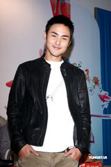 幻灯图：阮经天赵又廷书展上为《艋舺》造势